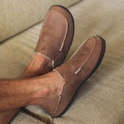 OluKai Moloā Slipper - Toffee / Dark Wood -OluKai 10252 3363 101