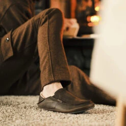 OluKai Moloā Slipper - Dark Wood -OluKai 10252 6363 101 b299daab 44df 4208 8b75 468f83881f80