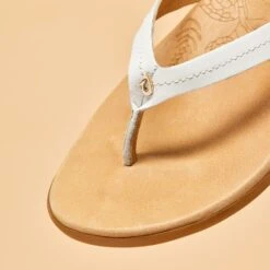OluKai Honu - Bright White / Golden Sand -OluKai 20436 WBGS 202