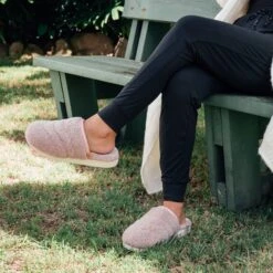 OluKai Pūpū Mua - Pink Sea Salt 15 OluKai Pūpū Mua - Pink Sea Salt -OluKai 20476 4F4F 102 1