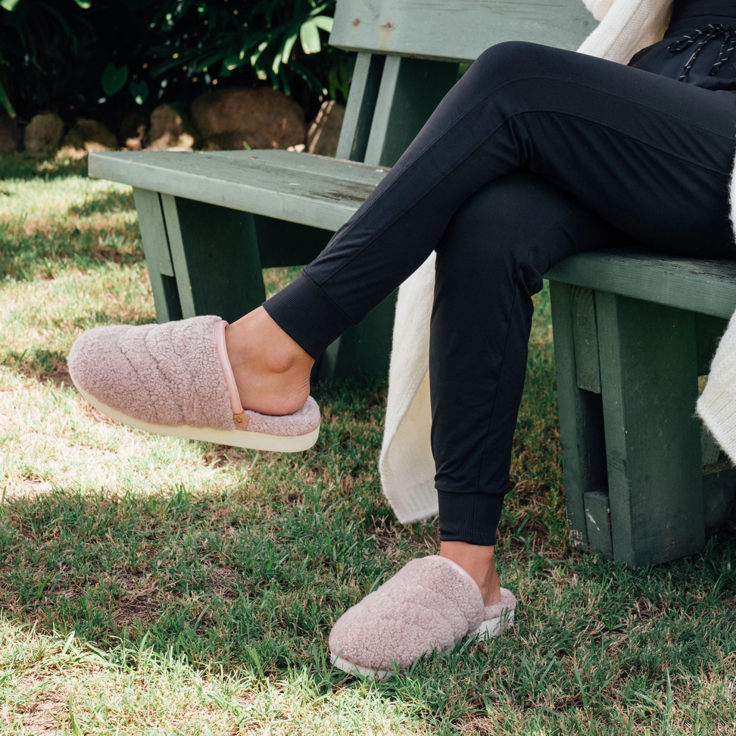 OluKai Pūpū Mua - Pink Sea Salt 6 OluKai Pūpū Mua - Pink Sea Salt - Image 4