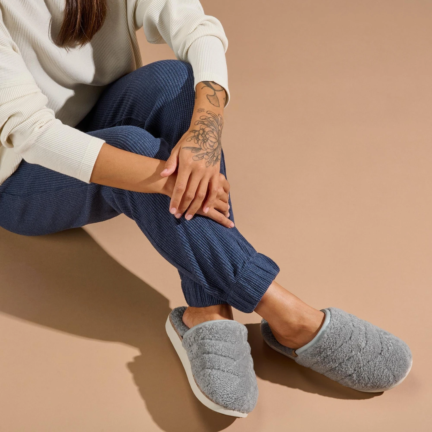 OluKai Pūpū Mua - Pale Grey 7 OluKai Pūpū Mua - Pale Grey - Image 5