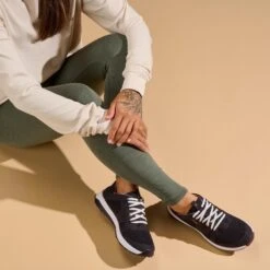 OluKai Huia - Black -OluKai 20492 4040 102 W HUIA BlackBlack