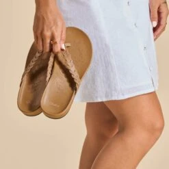 OluKai Lei - Tan -OluKai 20531 3434 104 W LEI TanTan