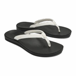 OluKai ‘Uiki - Bright White / Lava Rock -OluKai 20537 WBLR 003 W UIKI BrightWhiteLavaRock