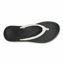 OluKai ‘Uiki - Bright White / Lava Rock -OluKai 20537 WBLR 004 W UIKI BrightWhiteLavaRock