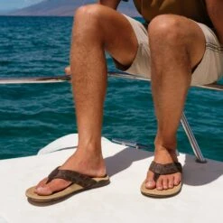 OluKai Tuahine Palm-Dk Java / Golden Sand -OluKai Golden 204