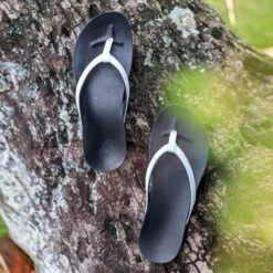 OluKai Ho‘ōpio - White / Onyx -OluKai Ho opio White galleryimage 03 5b3aec00 2b00 4140 a4d2 af17cfd5f04e