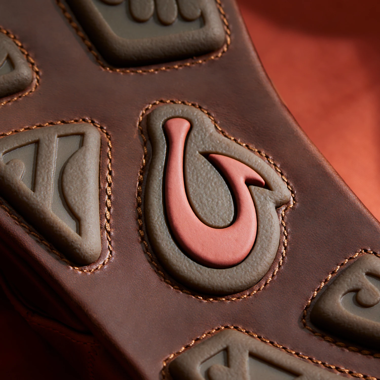 OluKai Hōkūle‘a Paepae - Toffee 7 OluKai Hōkūle‘a Paepae - Toffee - Image 5