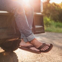 OluKai -OluKai Ilikai Dark Wood galleryimage 01 e05fa9bd 4641 4d08 b27c 8351096f2cb6