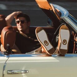 OluKai Kākaha Nia - Fox -OluKai gallery lifestyle kakaha nia 2